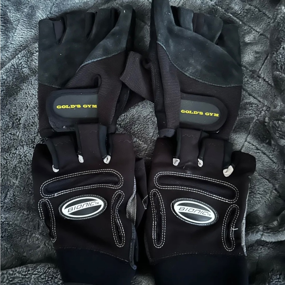 Weightlifting gloves